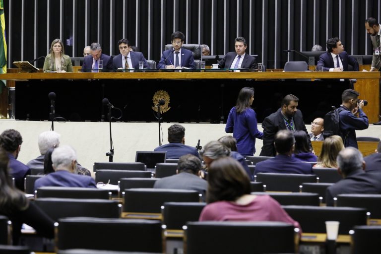 Debatedores divergem sobre licenciamento ambiental simplificado