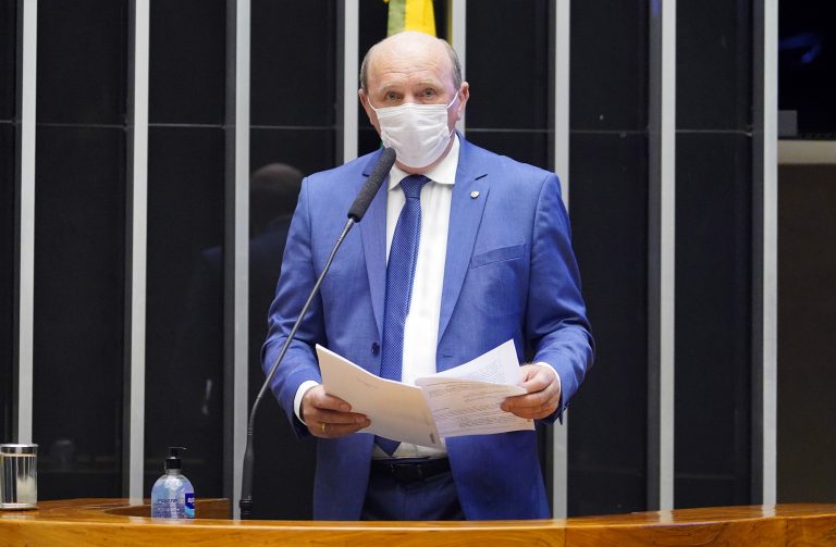 Aprovado texto-base do projeto sobre licenciamento ambiental; votação continua na manhã desta quinta